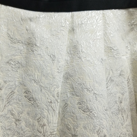 White dress - Picture 3 of 5